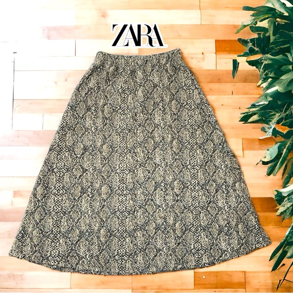 Zara Dresses & Skirts - ZARA Women’s A line Snake Print Chenille skirt- Small
